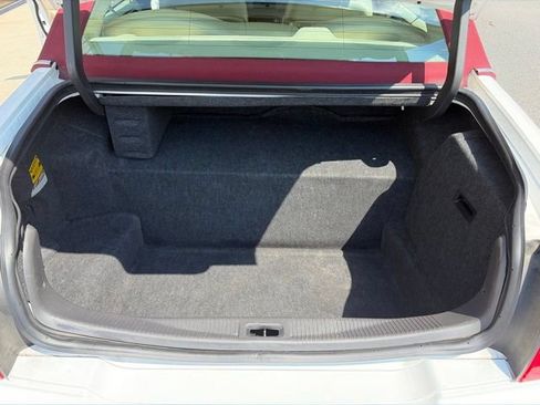 Used 2004 Lincoln Town Car Ultimate RWD image 19