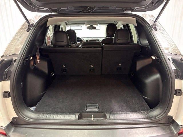 Used 2019 Jeep Cherokee Latitude Plus w/ Cold Weather Group FWD image 28