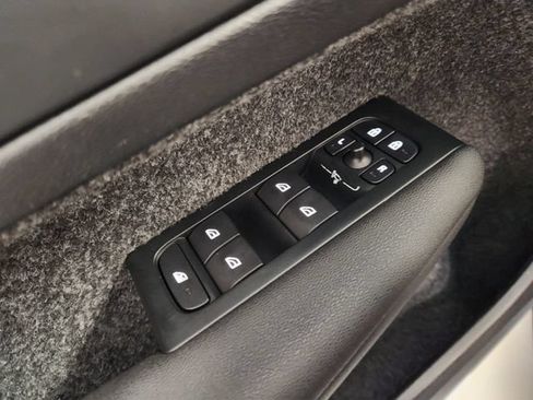 Certified 2026 Volvo XC40 B5 Plus AWD/4WD image 23