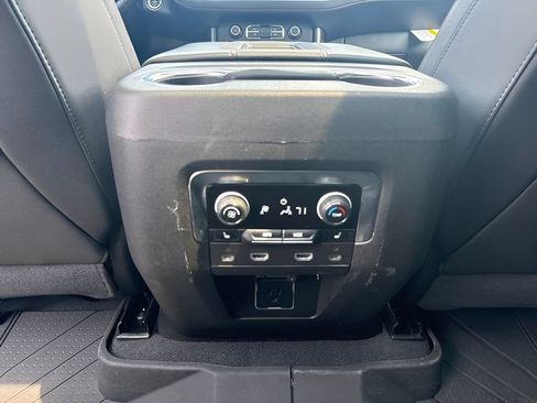 Used 2023 Chevrolet Suburban RST w/ Sport Performance Package AWD/4WD image 16
