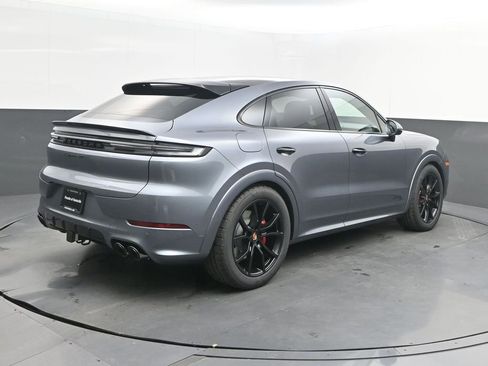 New 2026 Porsche Cayenne GTS image 7