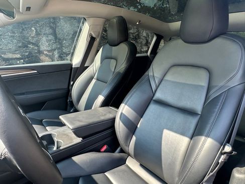 Used 2022 Tesla Model Y Performance image 25