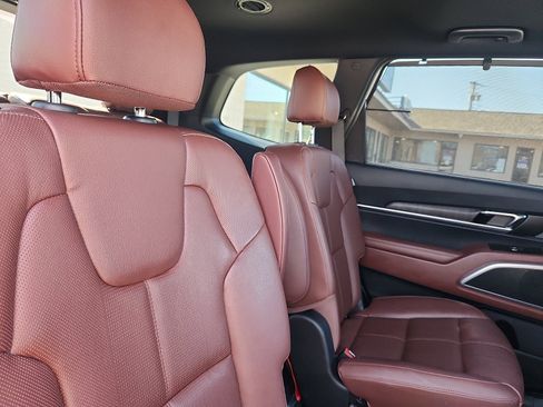Used 2023 Kia Telluride EX w/ EX Captain's Chair Package AWD/4WD image 31