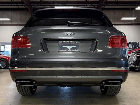 Used 2018 Bentley Bentayga image 16