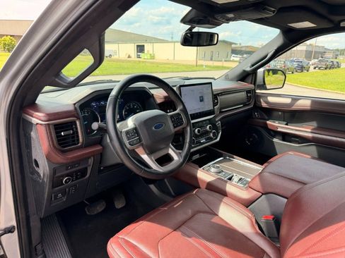 Used 2024 Ford Expedition Limited RWD image 16