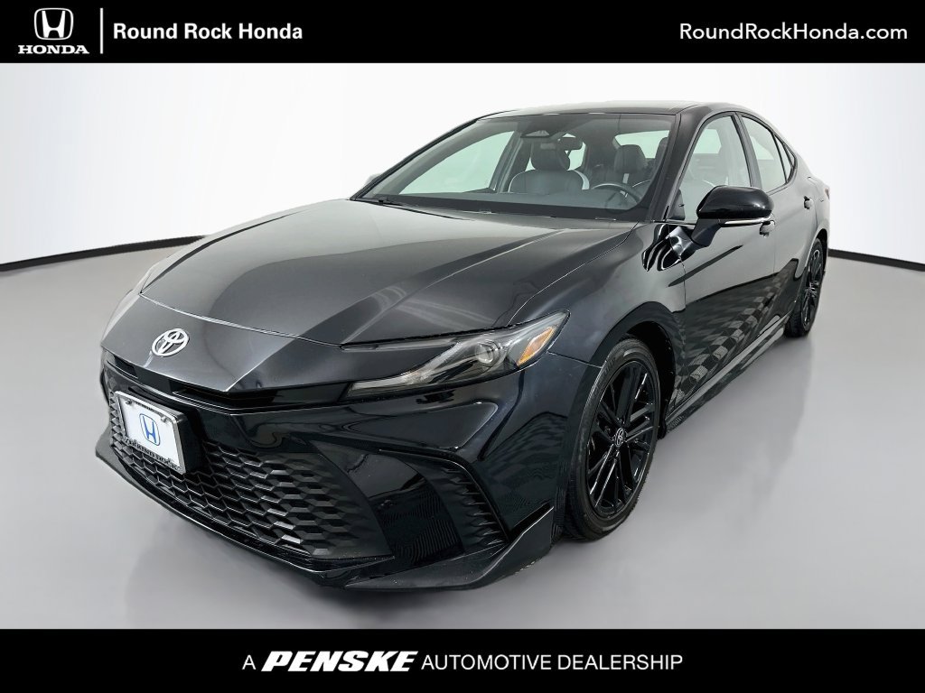 Used 2025 Toyota Camry SE FWD image 1