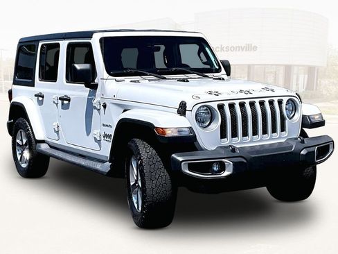Used 2019 Jeep Wrangler Unlimited Sahara w/ Dual Top Group AWD/4WD image 3