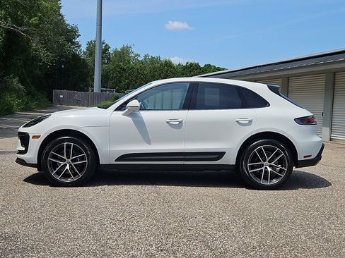 Certified 2026 Porsche Macan AWD/4WD image 2