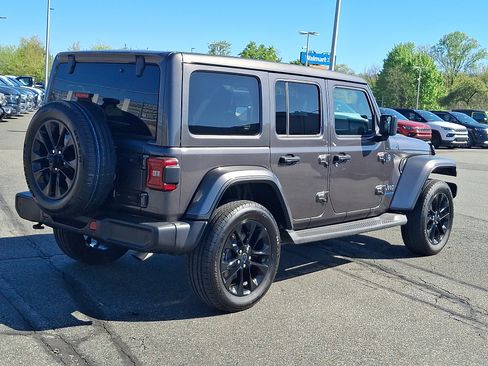 Used 2025 Jeep Wrangler Unlimited Sahara w/ Safety Group AWD/4WD image 6