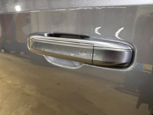 Used 2021 Cadillac Escalade Premium Luxury image 16