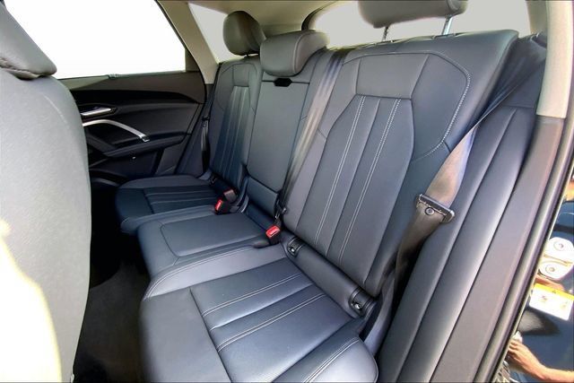 Used 2025 Audi Q5 Premium Plus w/ Premium Plus AWD/4WD image 18