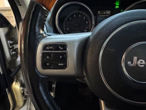 Used 2011 Jeep Grand Cherokee Overland image 18