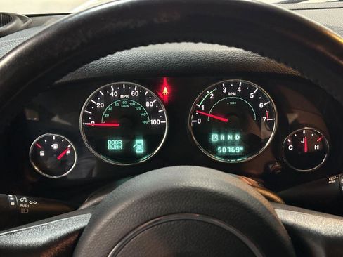 Used 2018 Jeep Wrangler Unlimited Rubicon w/ Connectivity Group image 26