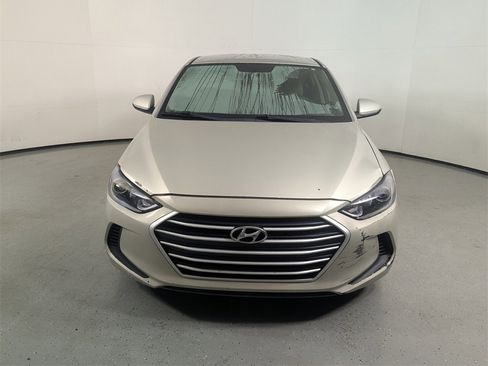 Used 2017 Hyundai Elantra SE image 2