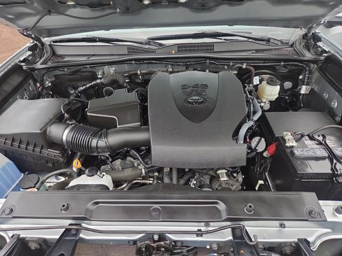 Certified 2023 Toyota Tacoma SR5 AWD/4WD image 33