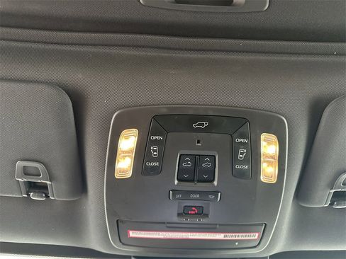 Used 2023 Toyota Sienna Platinum image 26