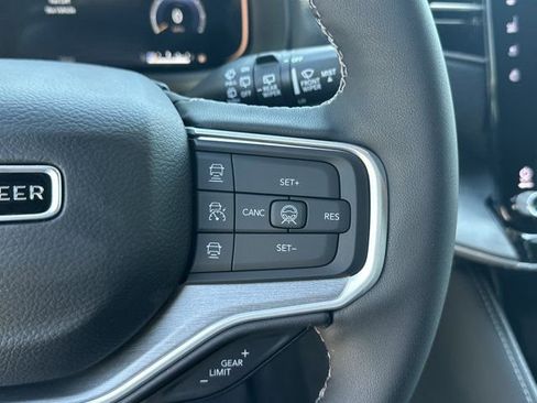 New 2026 Jeep Grand Wagoneer 4WD image 25