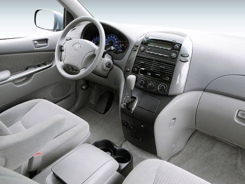 Used 2008 Toyota Sienna CE FWD image 4