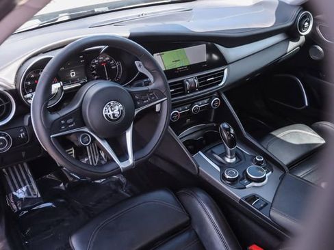 Used 2019 Alfa Romeo Giulia Ti Sport w/ Quick Order Package 22S Sport AWD/4WD image 43