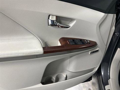 Used 2010 Toyota Venza image 16