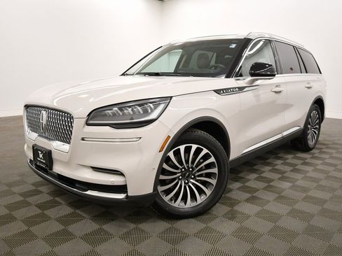 Used 2022 Lincoln Aviator Reserve w/ Elements Package Plus image 2
