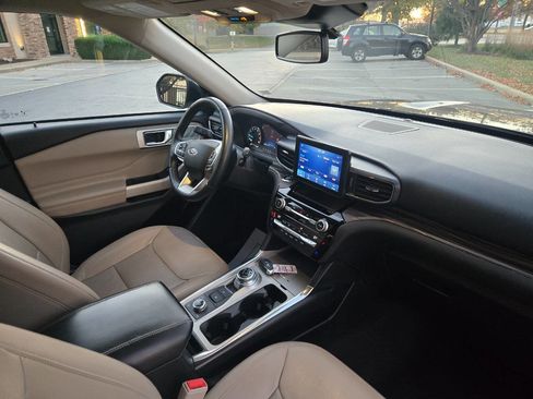 Used 2021 Ford Explorer Limited image 16