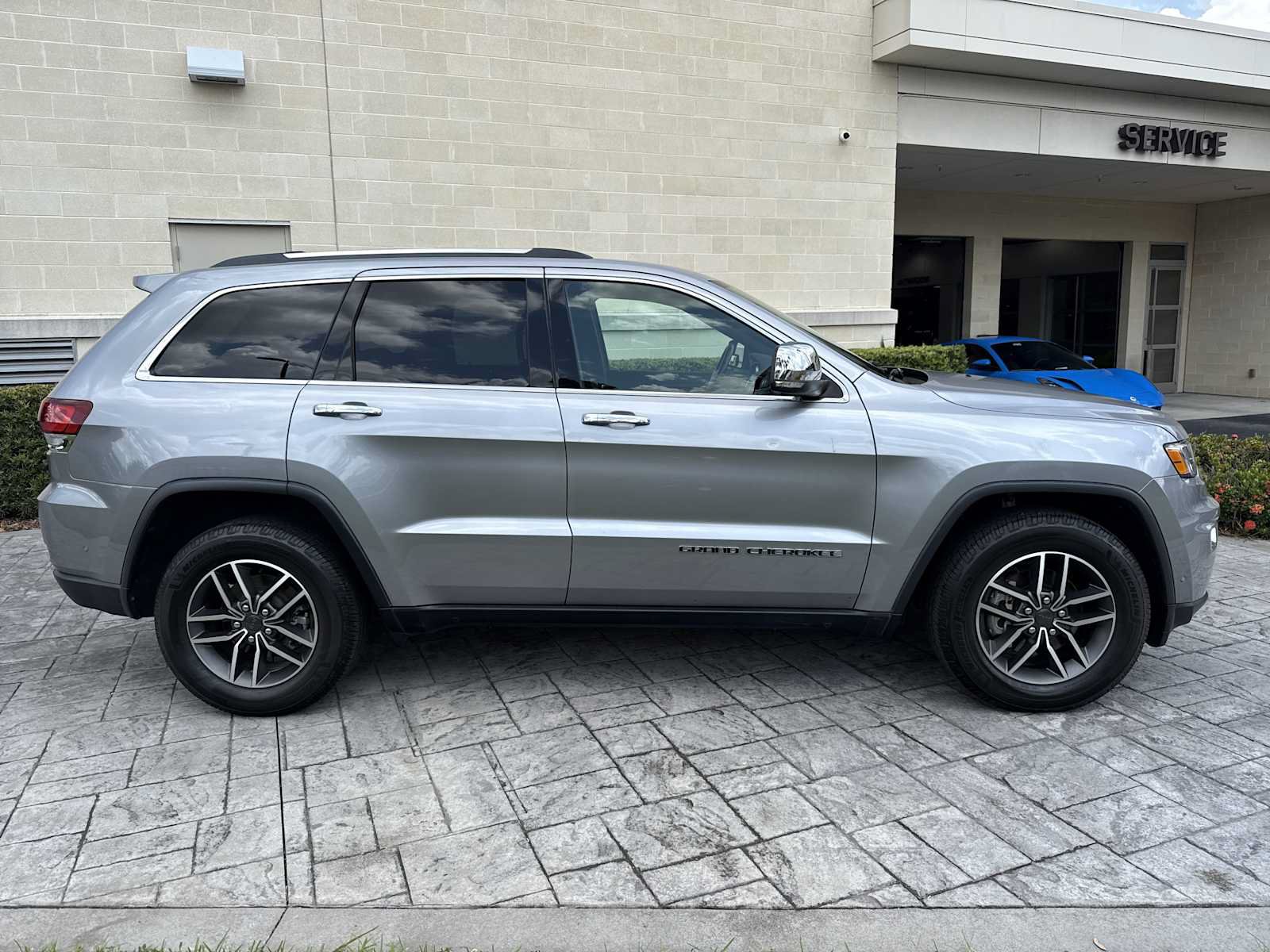 Used 2020 Jeep Grand Cherokee Limited RWD image 2