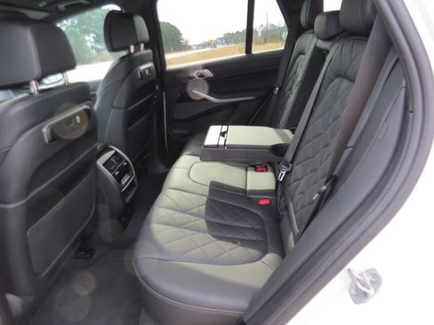 Used 2024 BMW X5 xDrive40i w/ Premium Package image 10