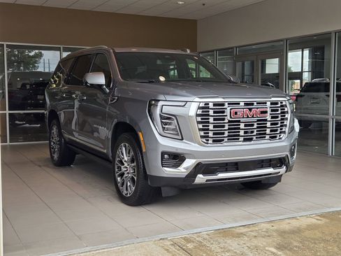 Used 2026 GMC Yukon Denali w/ Sun & Power Step Package AWD/4WD image 3