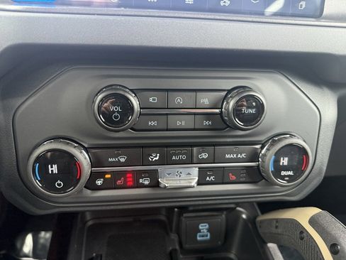 New 2025 Ford Bronco Badlands image 11