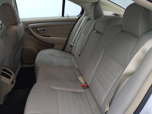 Used 2014 Ford Taurus SE FWD image 18