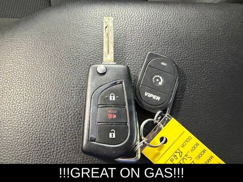 Used 2022 Toyota RAV4 LE AWD/4WD image 30