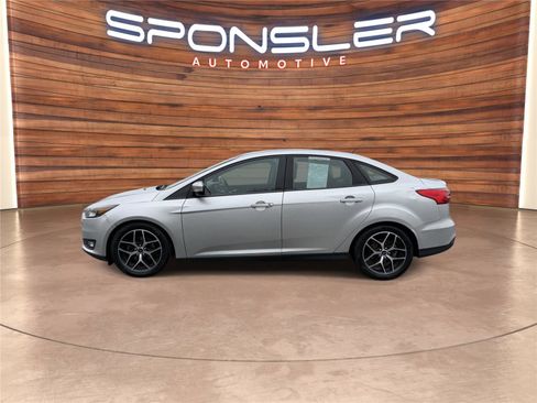 Used 2017 Ford Focus SEL FWD image 2