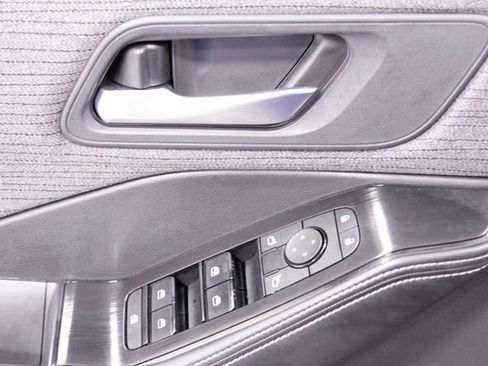 Used 2023 Nissan Rogue SV image 21