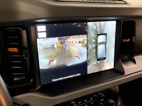 Used 2023 Ford Bronco Badlands image 26