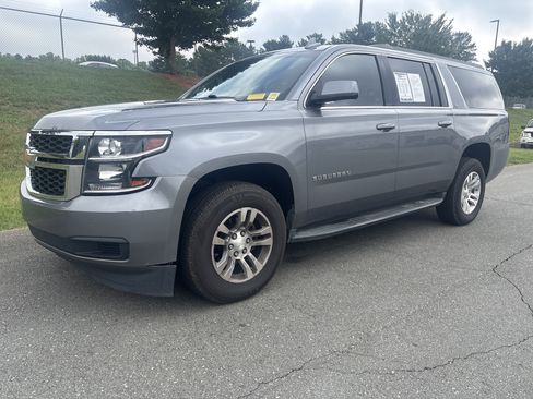 Used 2019 Chevrolet Suburban LT RWD image 1