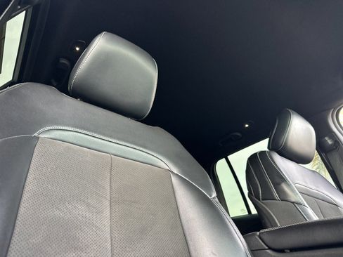 Used 2023 Jeep Grand Cherokee Altitude RWD image 16