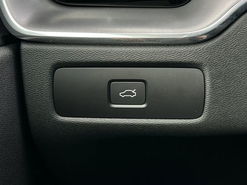 Used 2025 Volvo XC60 B5 Core w/ Protection Package Premier image 30