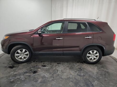 Used 2011 Kia Sorento LX w/ Convenience Pkg image 4