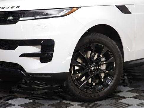 Used 2024 Land Rover Range Rover Sport SE image 3