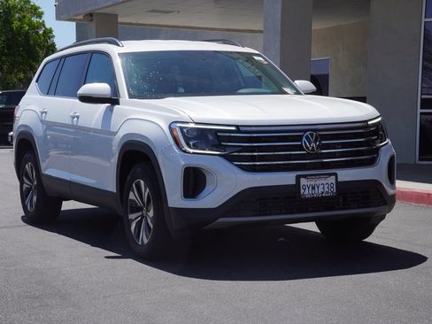 Used 2026 Volkswagen Atlas SE FWD image 2