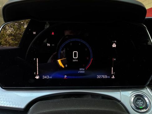 Used 2025 Chevrolet Trax LT FWD image 36
