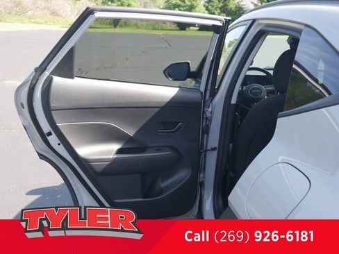 Used 2024 Hyundai Kona SEL AWD/4WD image 17