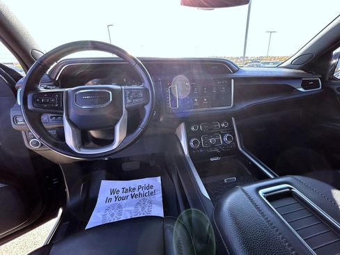 Used 2022 GMC Yukon XL Denali image 12