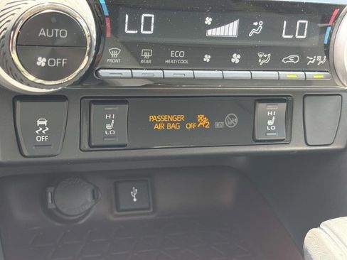 Used 2021 Toyota RAV4 Limited AWD/4WD image 34