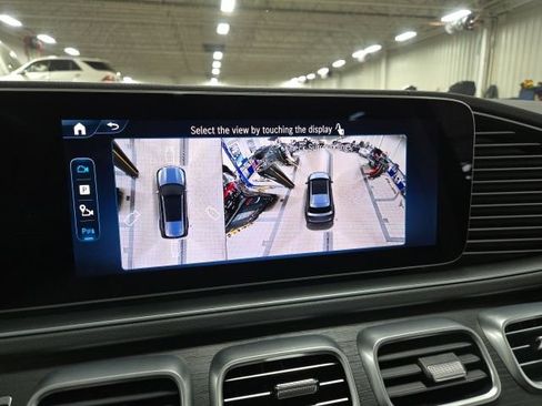 Used 2026 Mercedes-Benz GLS 450 4MATIC image 9