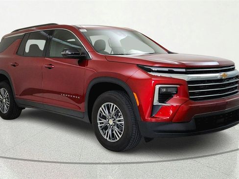 Used 2026 Chevrolet Traverse LT FWD image 1