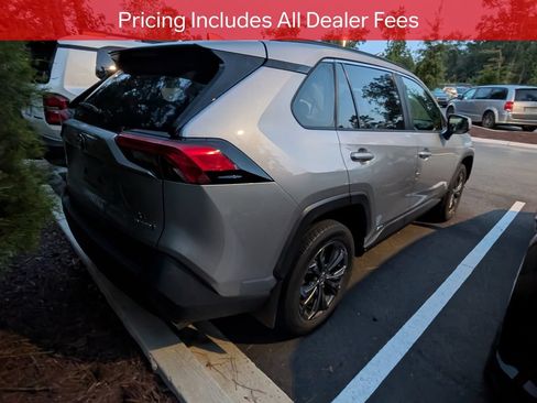 Used 2022 Toyota RAV4 XLE Premium AWD/4WD image 7