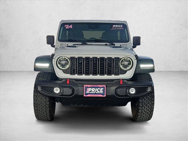 Used 2024 Jeep Wrangler Unlimited Rubicon w/ Technology Group AWD/4WD image 2