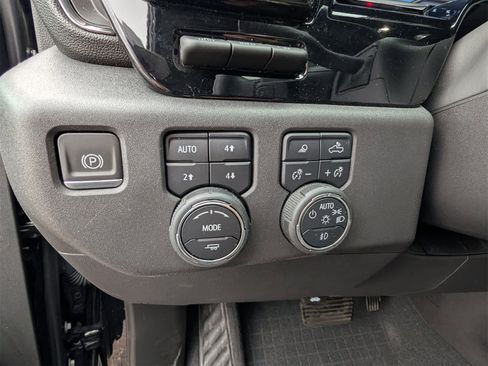 Used 2023 Chevrolet Silverado 1500 ZR2 w/ Technology Package image 15